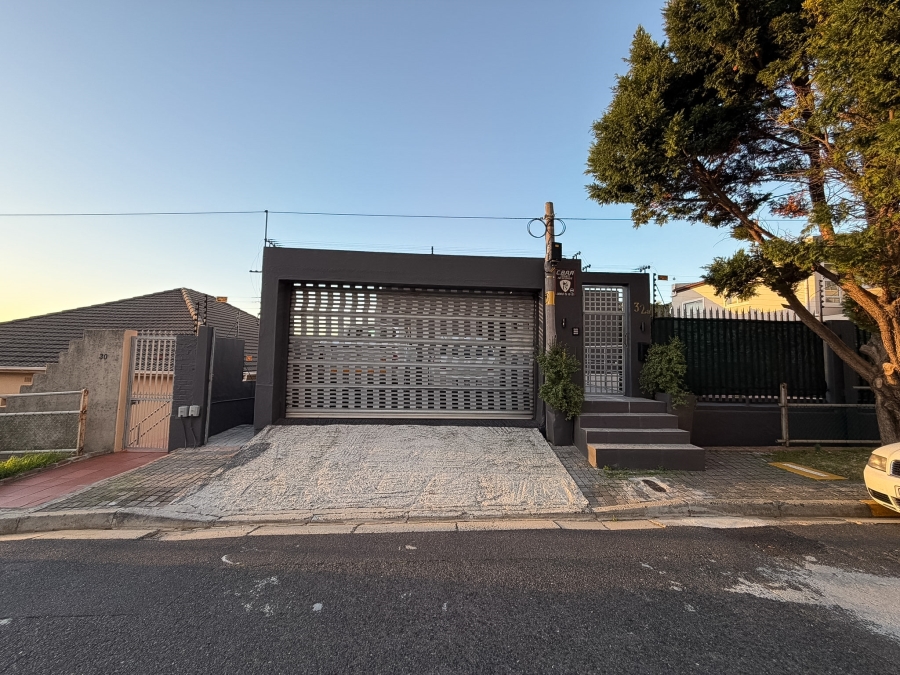 3 Bedroom Property for Sale in Vredehoek Western Cape